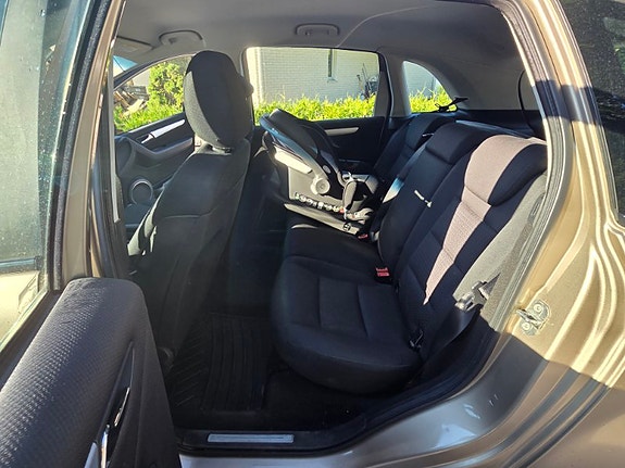 Mercedes-Benz B200 12 of 13