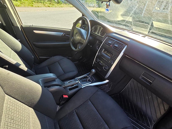Mercedes-Benz B200 10 of 13