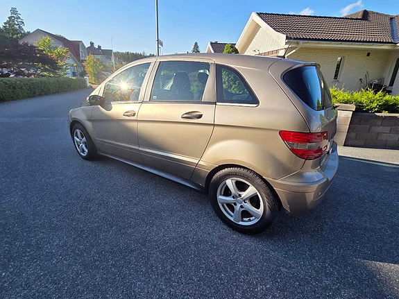 Mercedes-Benz B200 6 of 13