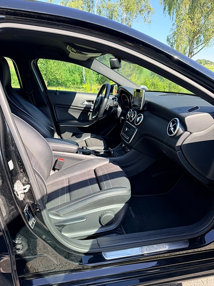 Mercedes-Benz A200 d 6 of 12