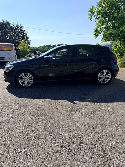 Mercedes-Benz A200 d 3 of 5