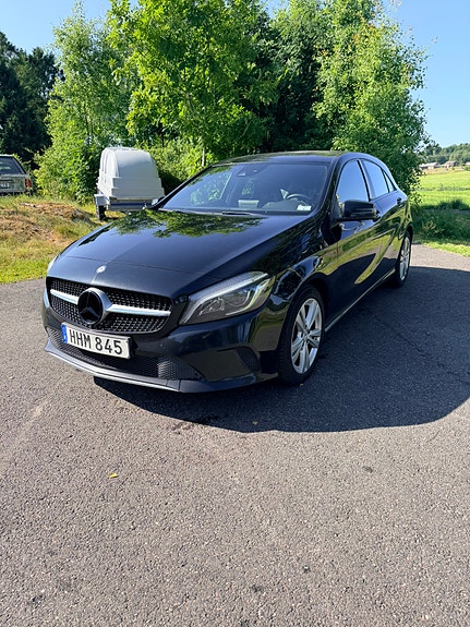 Mercedes-Benz A200 d 2 of 5