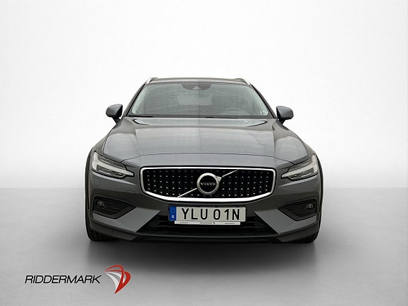 Volvo V60 Cross Country 2 of 5