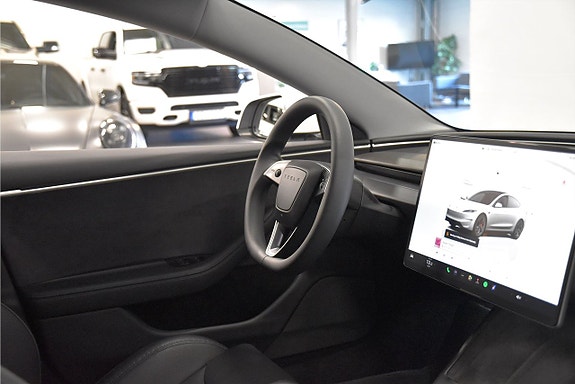 Tesla Model 3 8 of 24