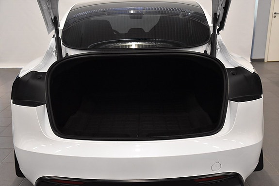 Tesla Model 3 27 of 27
