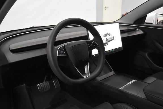 Tesla Model 3 9 of 27