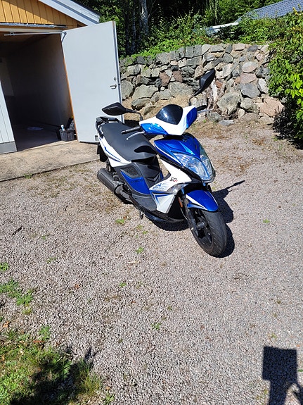 Kymco S8 2 of 3