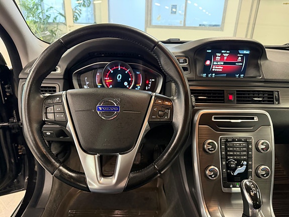 Volvo XC70 11 of 17