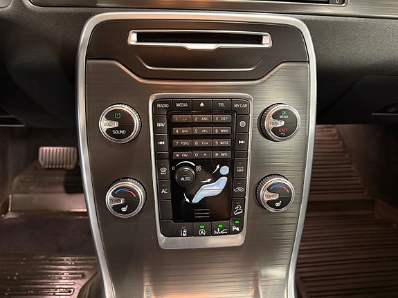Volvo XC70 13 of 17