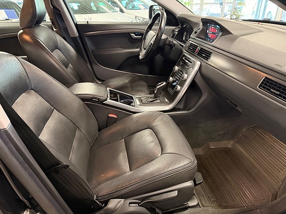 Volvo XC70 8 of 17