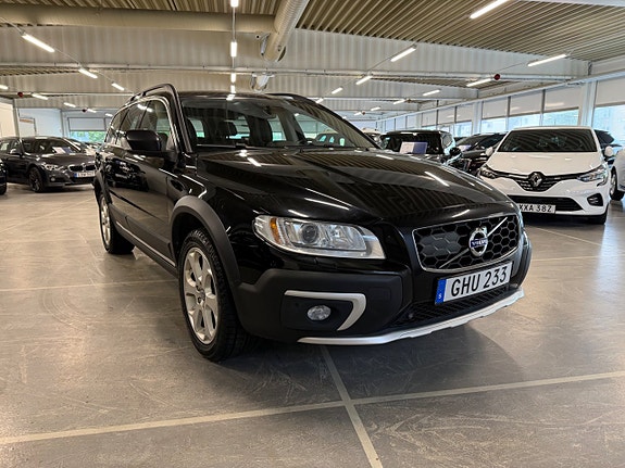 Volvo XC70 2 of 17