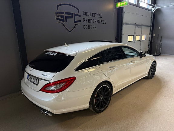 Mercedes-Benz CLS63 3 of 5