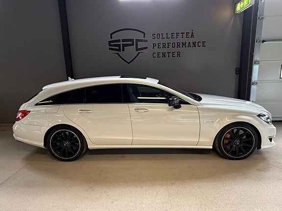 Mercedes-Benz CLS63 2 of 5
