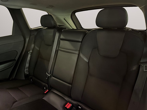 Volvo XC60 10 of 24