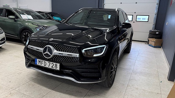 Mercedes-Benz GLC300 e 2 of 5