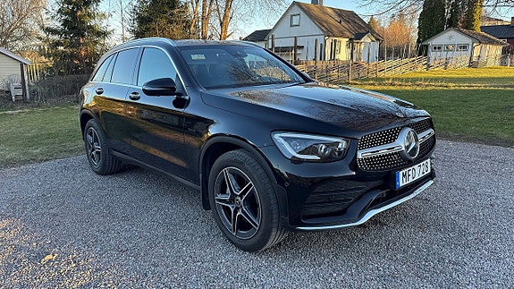 Mercedes-Benz GLC300 e 4 of 5