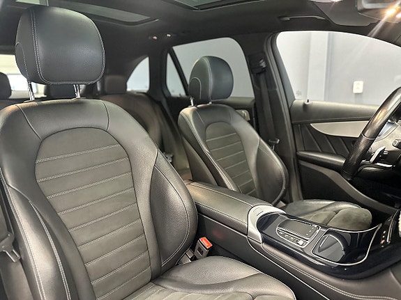 Mercedes-Benz GLC300 e 13 of 24
