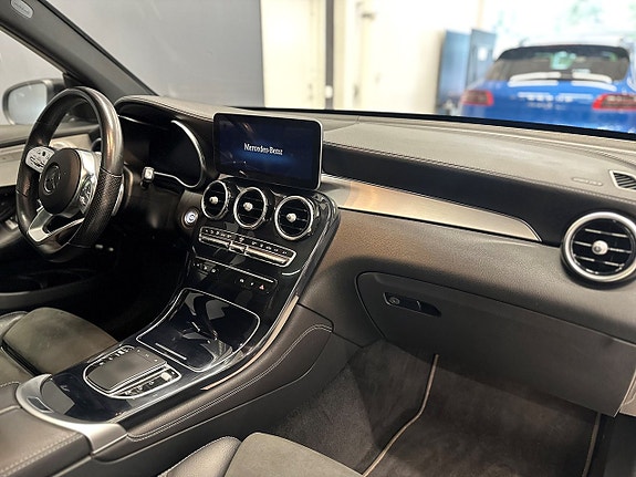 Mercedes-Benz GLC300 e 12 of 24
