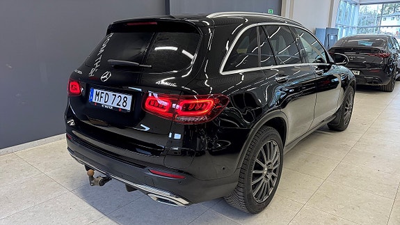 Mercedes-Benz GLC300 e 3 of 5