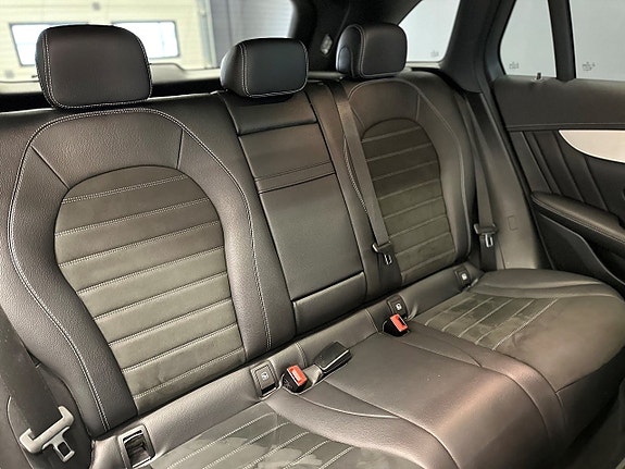 Mercedes-Benz GLC300 e 24 of 24