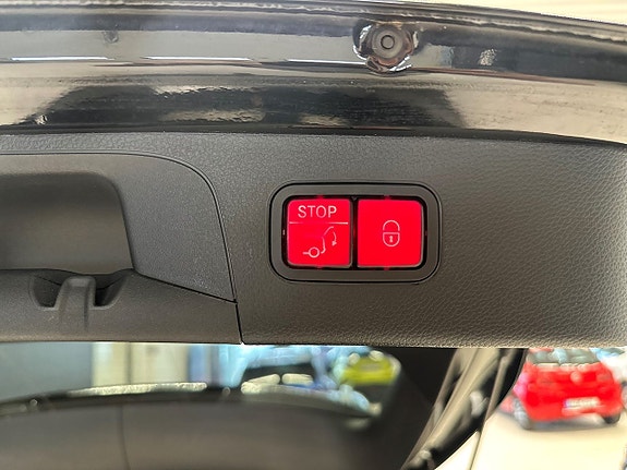 Mercedes-Benz GLC300 e 9 of 24