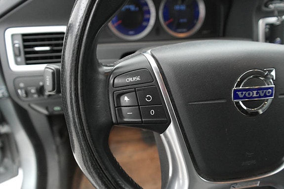 Volvo V70 12 of 26