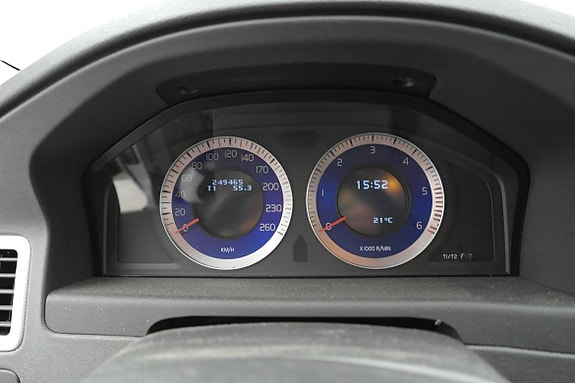 Volvo V70 11 of 26