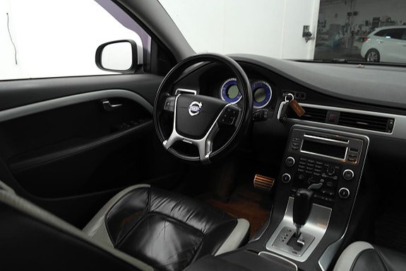 Volvo V70 8 of 26