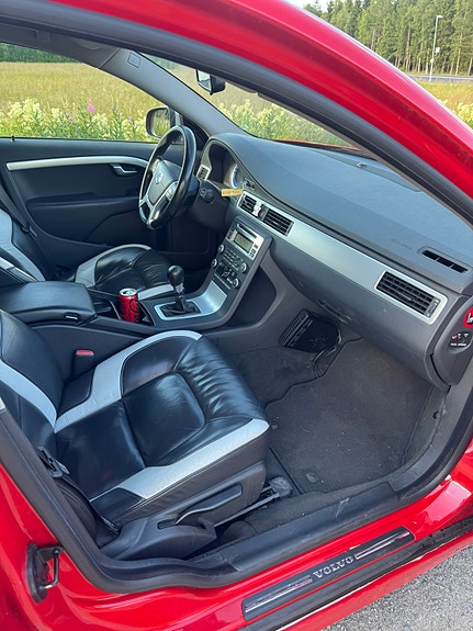 Volvo V70 8 of 11
