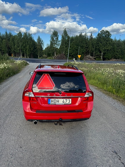 Volvo V70 3 of 11