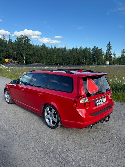 Volvo V70 2 of 11