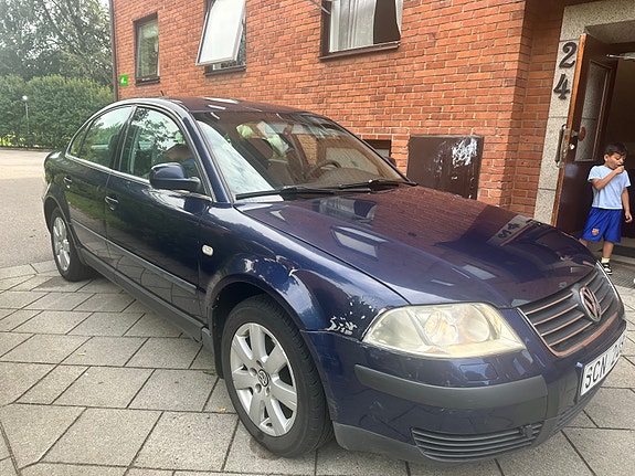 Volkswagen Passat 2 of 5