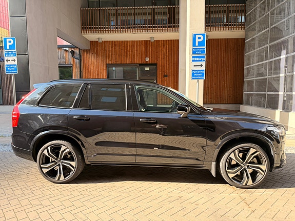Volvo XC90 2 of 5