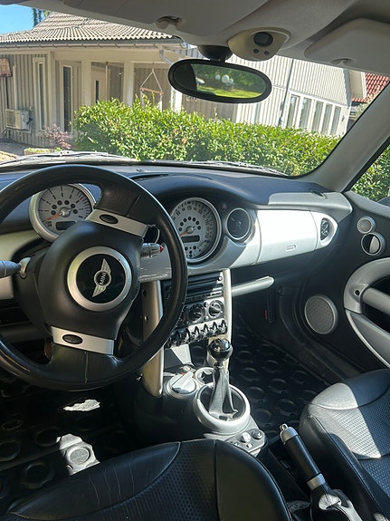 MINI Cooper 5 of 6