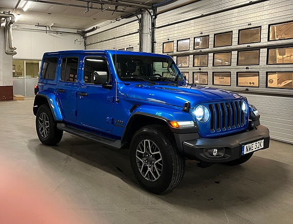 Jeep Wrangler Unlimited 2 of 5