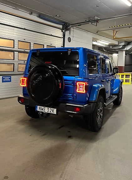 Jeep Wrangler Unlimited 4 of 5