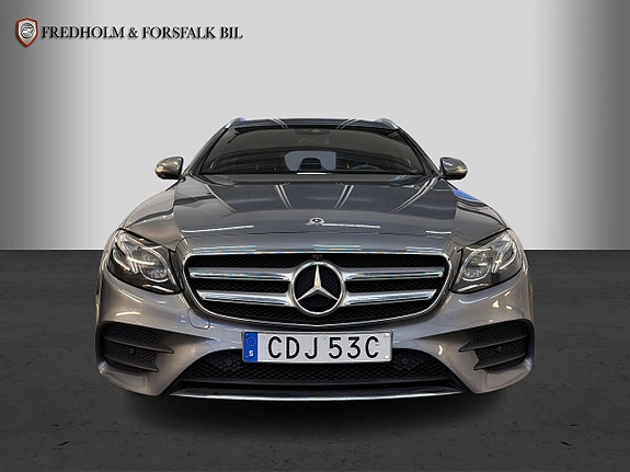 Mercedes-Benz E220 7 of 30