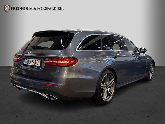 Mercedes-Benz E220 5 of 30