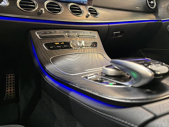 Mercedes-Benz E220 21 of 30