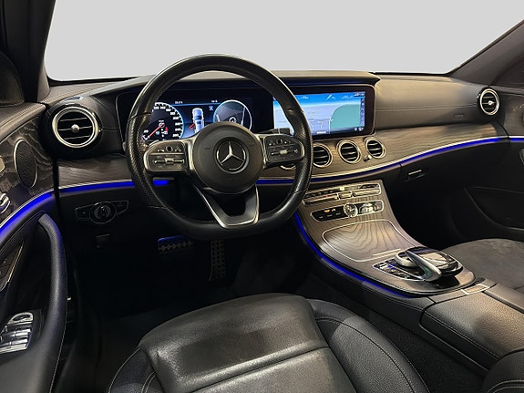 Mercedes-Benz E220 12 of 30