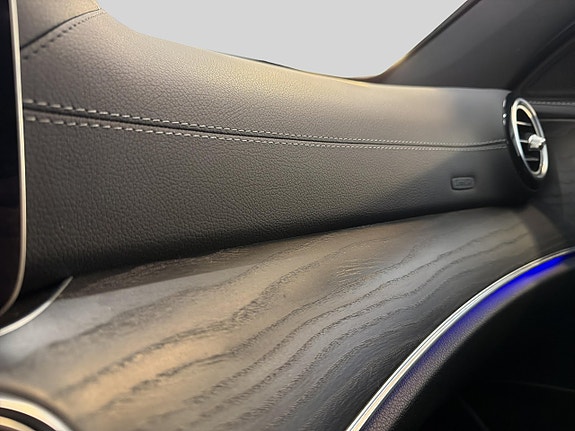 Mercedes-Benz E220 30 of 30