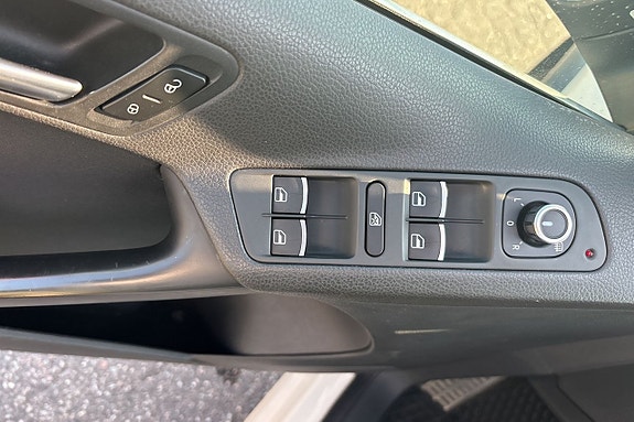 Volkswagen Tiguan 15 of 26