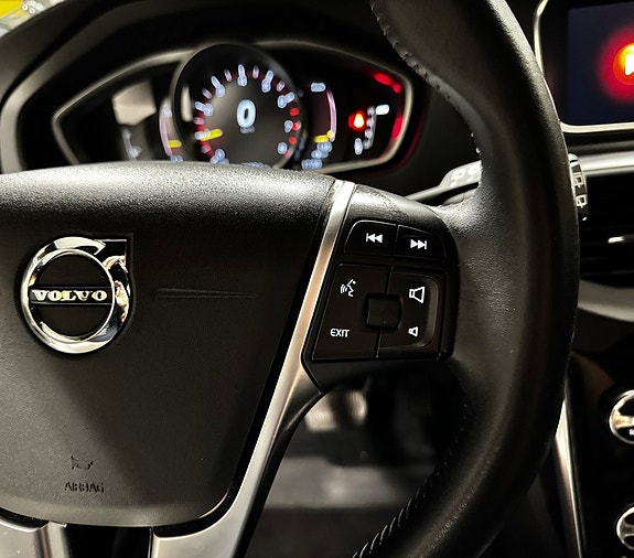 Volvo V40 Cross Country 14 of 19