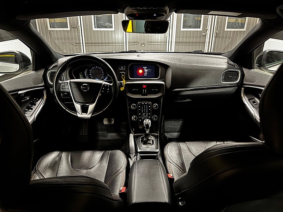 Volvo V40 Cross Country 10 of 19