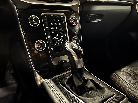 Volvo V40 Cross Country 12 of 19