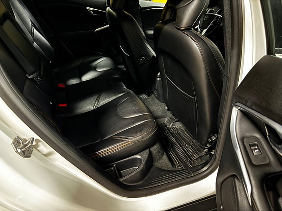 Volvo V40 Cross Country 18 of 19