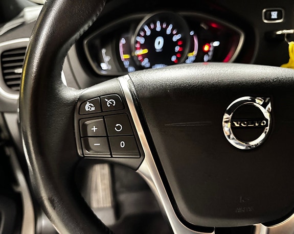 Volvo V40 Cross Country 13 of 19