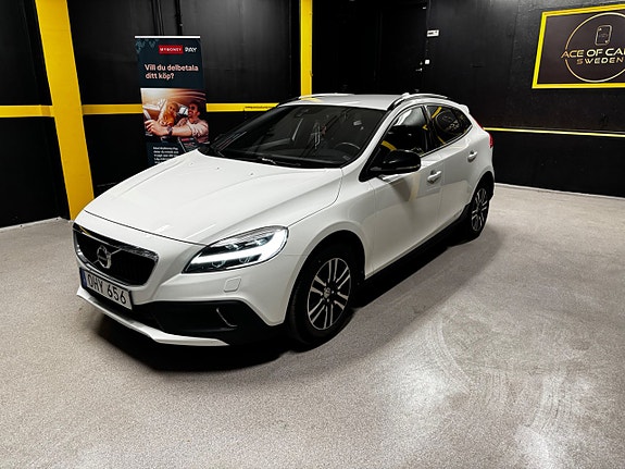 Volvo V40 Cross Country 3 of 5