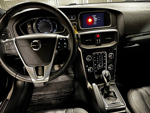 Volvo V40 Cross Country 11 of 19