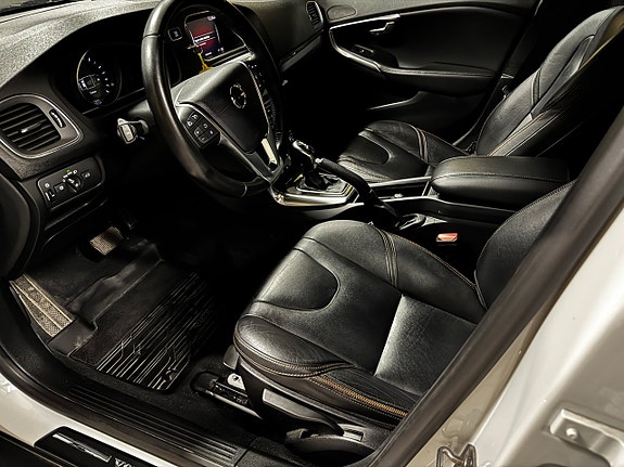 Volvo V40 Cross Country 9 of 19